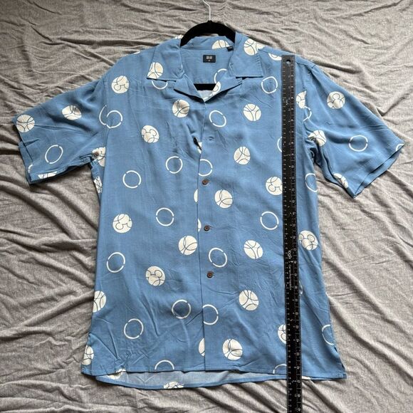 Sz XS Uniqlo Blue & White Geometric Mickey Mouse Disney Button Collar Mens Shirt - Picture 2 of 8